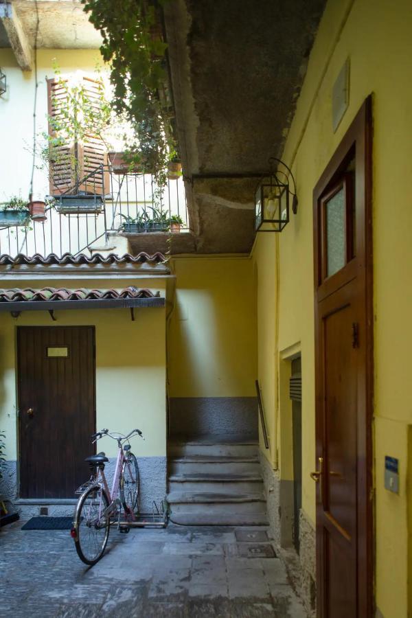 Canal View Historical Apartment Милан Экстерьер фото